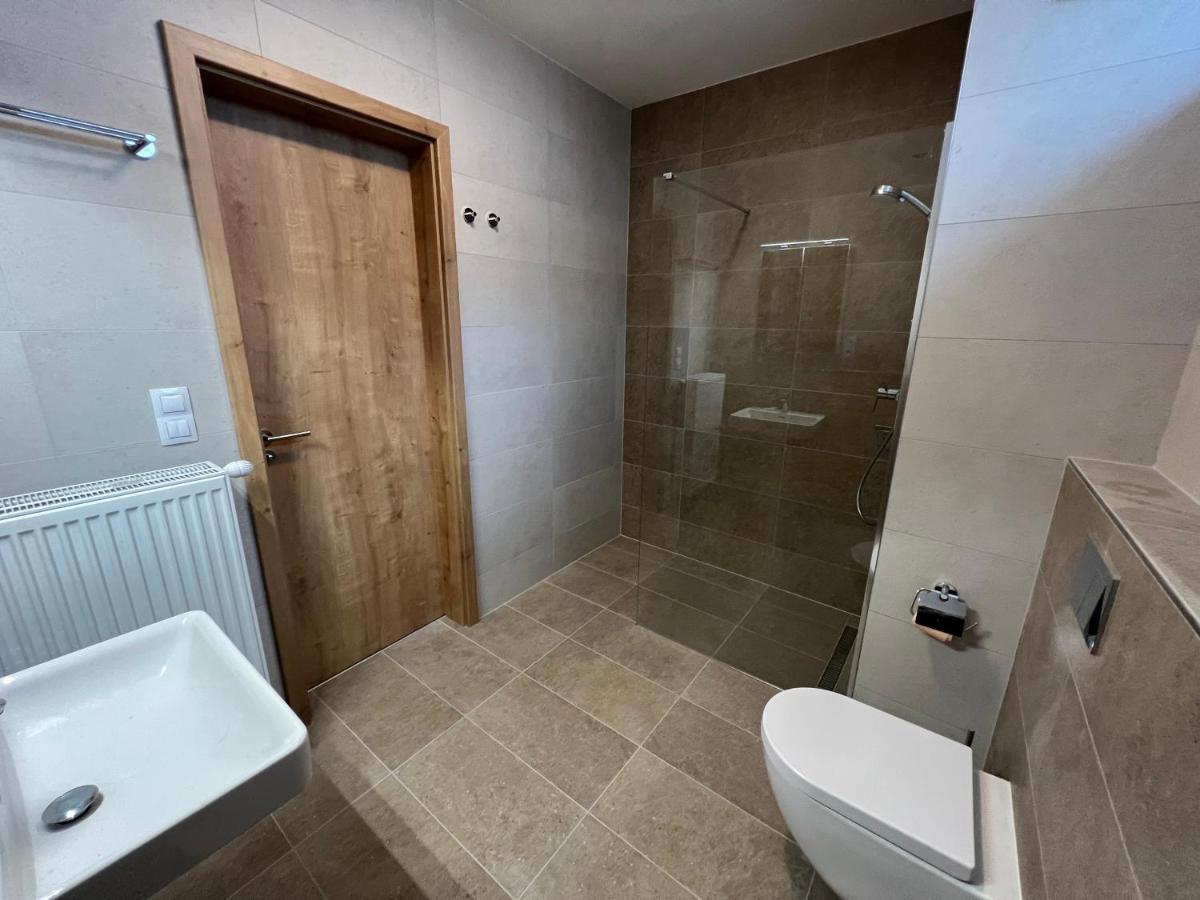 Apartment 1000 M N. M.