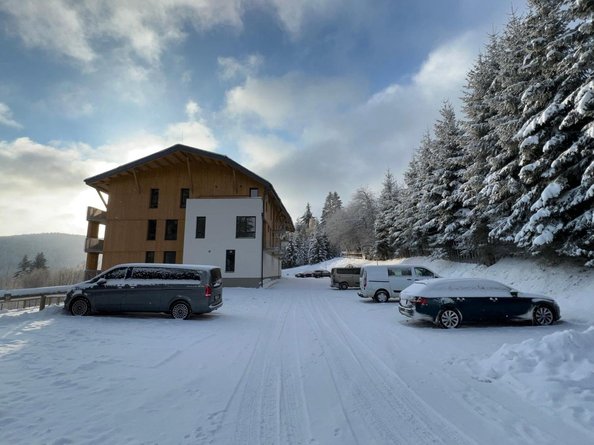 Apartment 1000 M N. M. Stachy